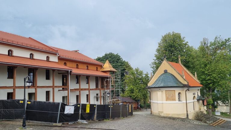Renovation of buildings on the Paths