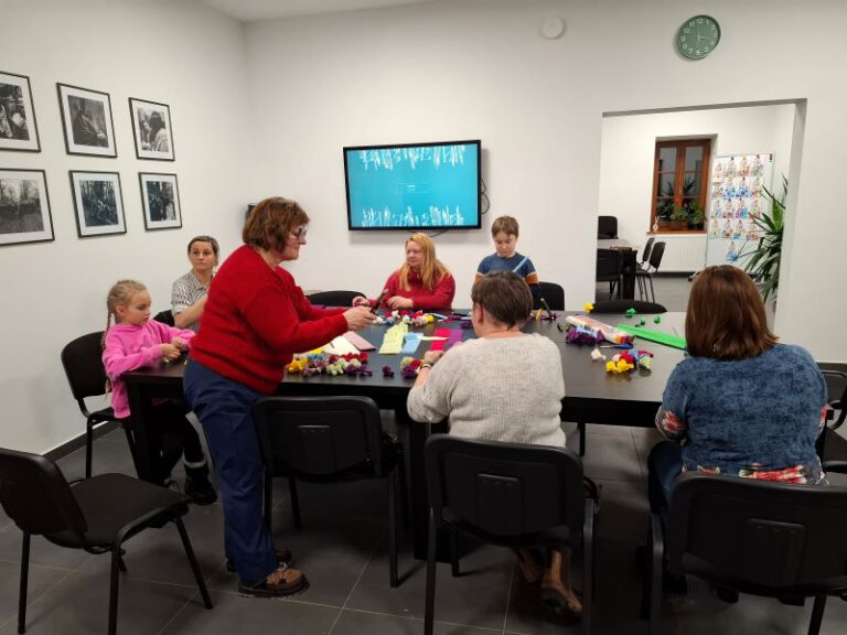 Kwiaty z papieru – warsztaty twórcze